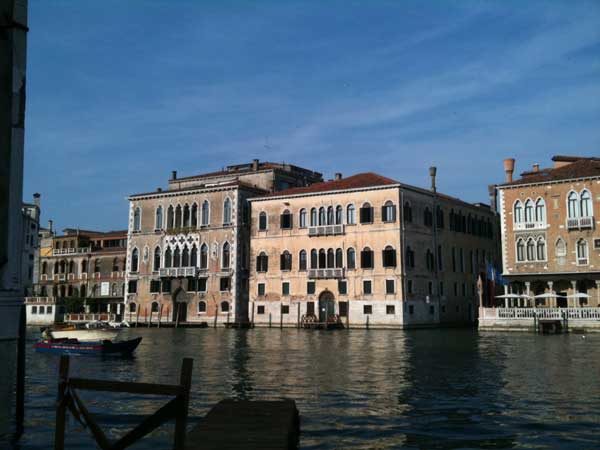 The Palazzo Loredan dell'Ambasciatore (left)